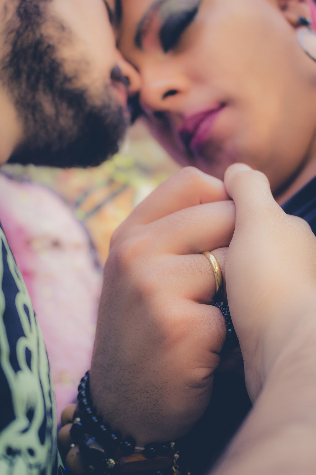 Cobertura fotográfica. Ensaio fotográfico. Foto casal. Book casal. Casal gay. Ensaio gay. Aniversário. Ensaio externo. Noivado. Ensaio casal. Beco do batmam. Fotógrafo para festa. Namorados. Homossexual. LGBT. São Paulo. Daniele Vidal Fotografia. Drag