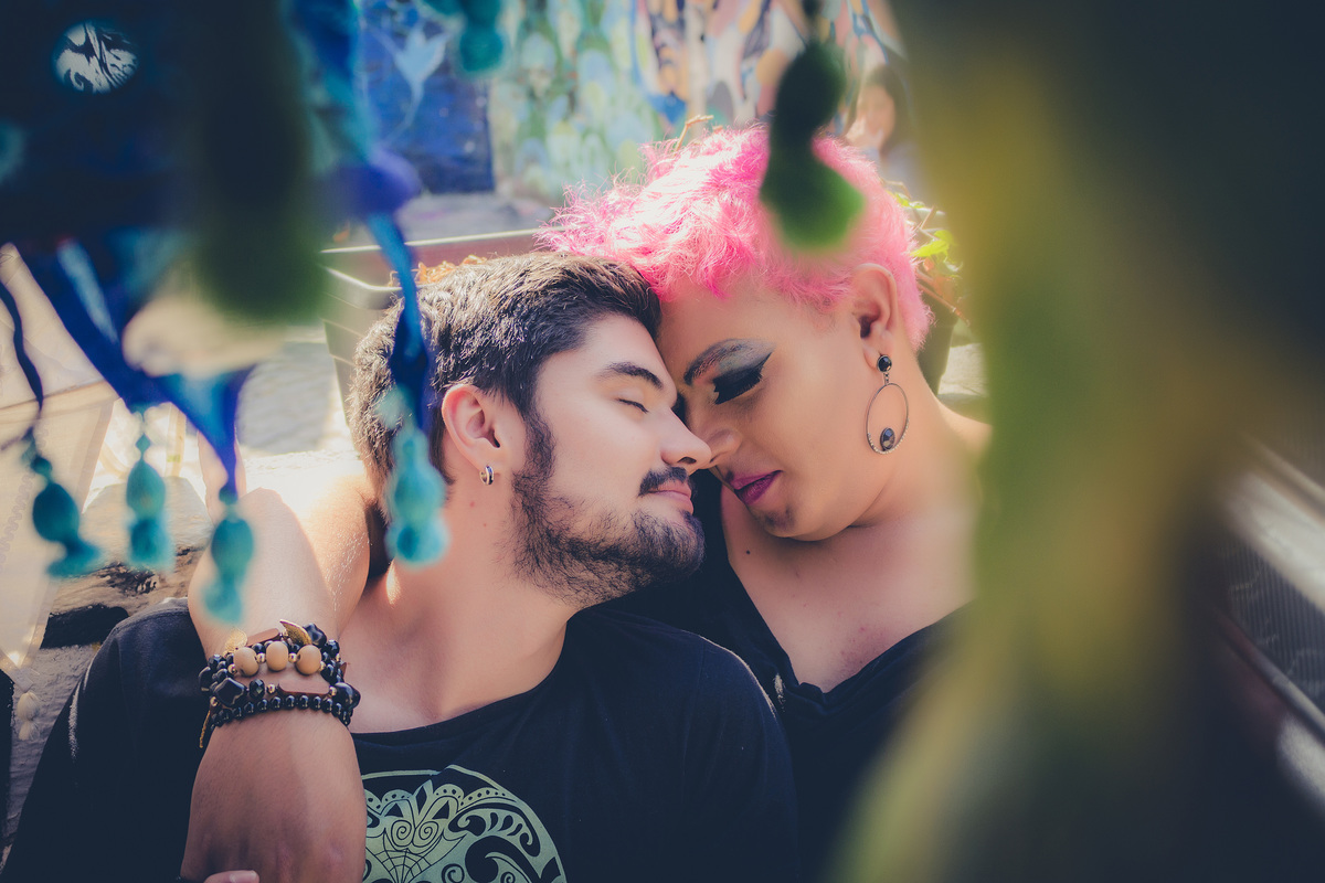 Cobertura fotográfica. Ensaio fotográfico. Foto casal. Book casal. Casal gay. Ensaio gay. Aniversário. Ensaio externo. Noivado. Ensaio casal. Beco do batmam. Fotógrafo para festa. Namorados. Homossexual. LGBT. São Paulo. Daniele Vidal Fotografia. Drag