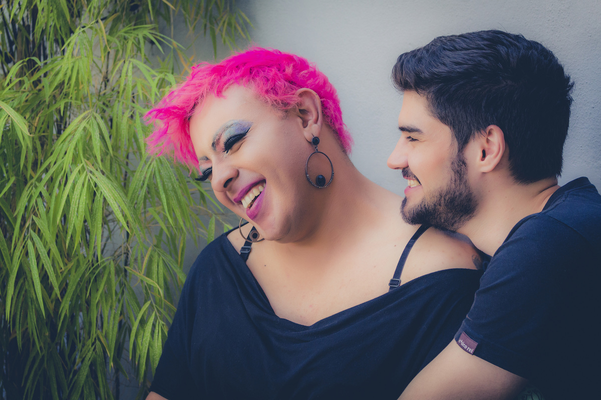 Cobertura fotográfica. Ensaio fotográfico. Foto casal. Book casal. Casal gay. Ensaio gay. Aniversário. Ensaio externo. Noivado. Ensaio casal. Beco do batmam. Fotógrafo para festa. Namorados. Homossexual. LGBT. São Paulo. Daniele Vidal Fotografia. Drag