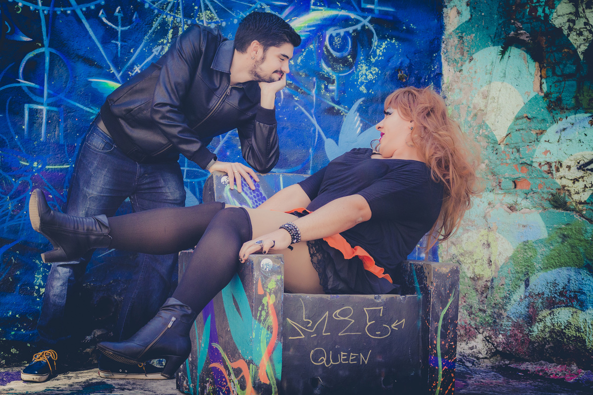 Cobertura fotográfica. Ensaio fotográfico. Foto casal. Book casal. Casal gay. Ensaio gay. Aniversário. Ensaio externo. Noivado. Ensaio casal. Beco do batmam. Fotógrafo para festa. Namorados. Homossexual. LGBT. São Paulo. Daniele Vidal Fotografia. Drag