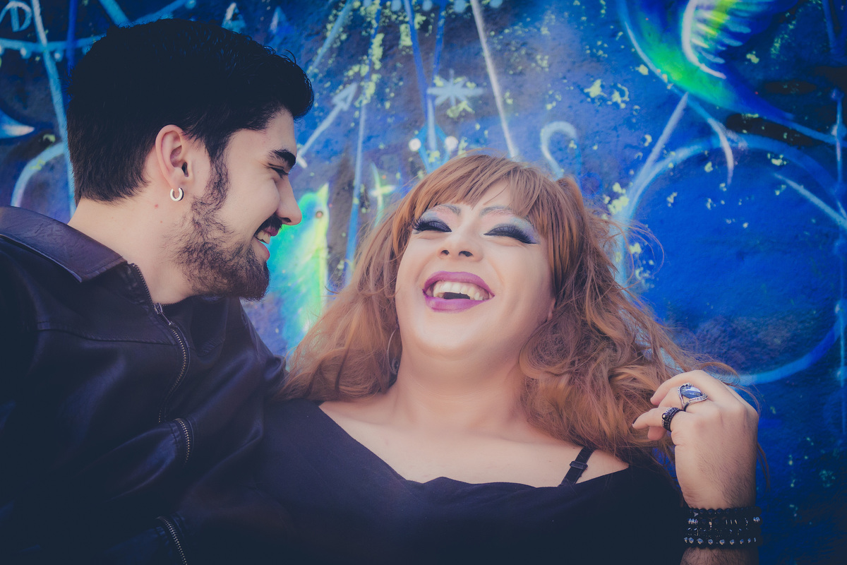 Cobertura fotográfica. Ensaio fotográfico. Foto casal. Book casal. Casal gay. Ensaio gay. Aniversário. Ensaio externo. Noivado. Ensaio casal. Beco do batmam. Fotógrafo para festa. Namorados. Homossexual. LGBT. São Paulo. Daniele Vidal Fotografia. Drag
