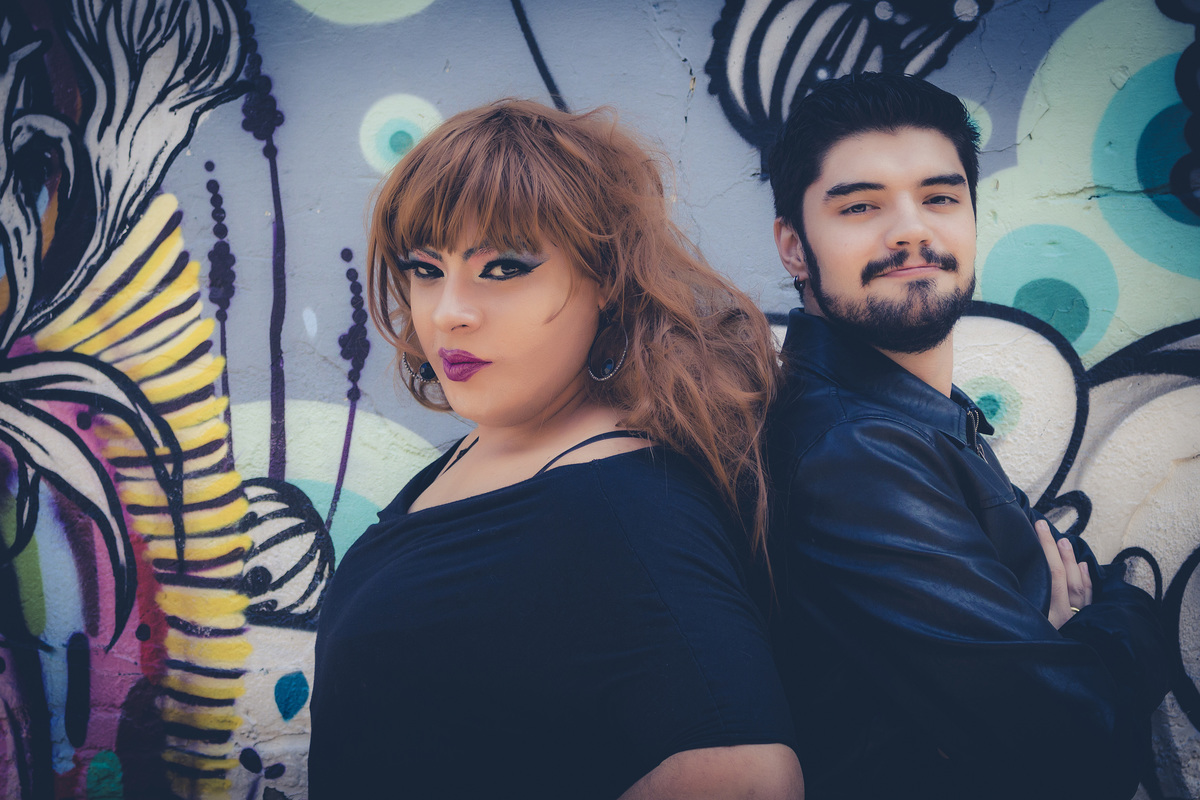 Cobertura fotográfica. Ensaio fotográfico. Foto casal. Book casal. Casal gay. Ensaio gay. Aniversário. Ensaio externo. Noivado. Ensaio casal. Beco do batmam. Fotógrafo para festa. Namorados. Homossexual. LGBT. São Paulo. Daniele Vidal Fotografia. Drag