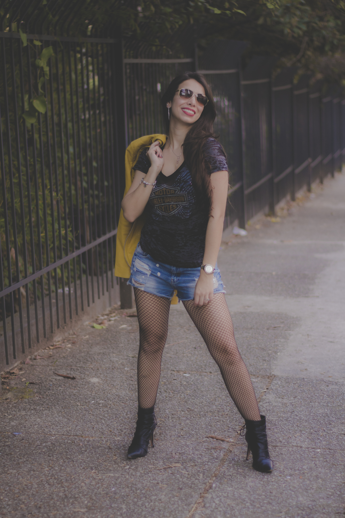 Ensaio fotográfico. Ensaio feminino. 15 anos. Fotografia. Fotógrafa de mulheres. Ensaio externo. São Paulo. Daniele Vidal Fotografia. Book fotográfico. Ensaio romântico. Ensaio Urbano. Ensaio Paulista. Ensaio no parque. Pose pra foto. Ensaio moda. álbum.