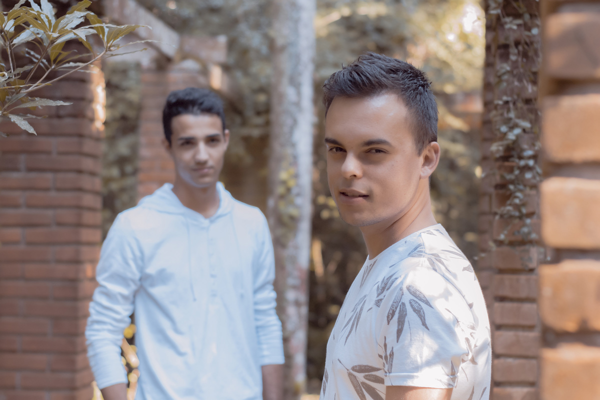 Ensaio fotográfico. Ensaio casal. Ensaio casal gay. Ensaio masculino. Ensaio lgbt. LGBT. Ensaio homossexual. Ensaio romântico. Ensaio externo. Book fotográfico. Álbum. Daniele Vidal Fotografia. Casamento. Noivado. Namoro. Pré wedding. Pré casamento.