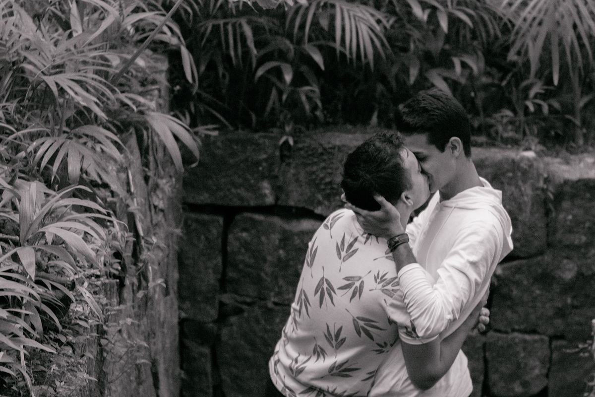 Ensaio fotográfico. Ensaio casal. Ensaio casal gay. Ensaio masculino. Ensaio lgbt. LGBT. Ensaio homossexual. Ensaio romântico. Ensaio externo. Book fotográfico. Álbum. Daniele Vidal Fotografia. Casamento. Noivado. Namoro. Pré wedding. Pré casamento.