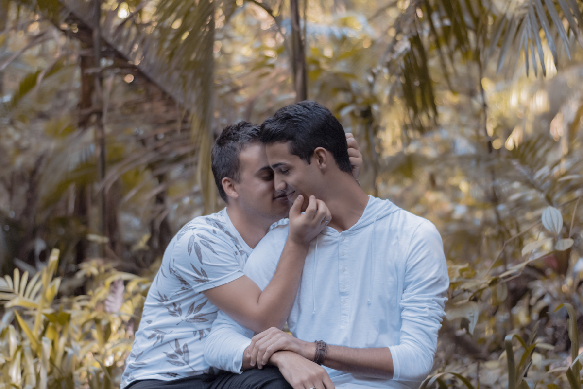 Ensaio fotográfico. Ensaio casal. Ensaio casal gay. Ensaio masculino. Ensaio lgbt. LGBT. Ensaio homossexual. Ensaio romântico. Ensaio externo. Book fotográfico. Álbum. Daniele Vidal Fotografia. Casamento. Noivado. Namoro. Pré wedding. Pré casamento.