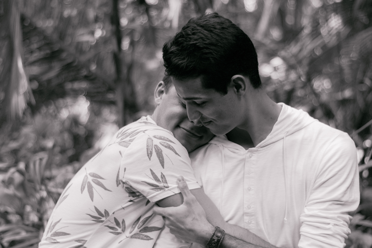 Ensaio fotográfico. Ensaio casal. Ensaio casal gay. Ensaio masculino. Ensaio lgbt. LGBT. Ensaio homossexual. Ensaio romântico. Ensaio externo. Book fotográfico. Álbum. Daniele Vidal Fotografia. Casamento. Noivado. Namoro. Pré wedding. Pré casamento.