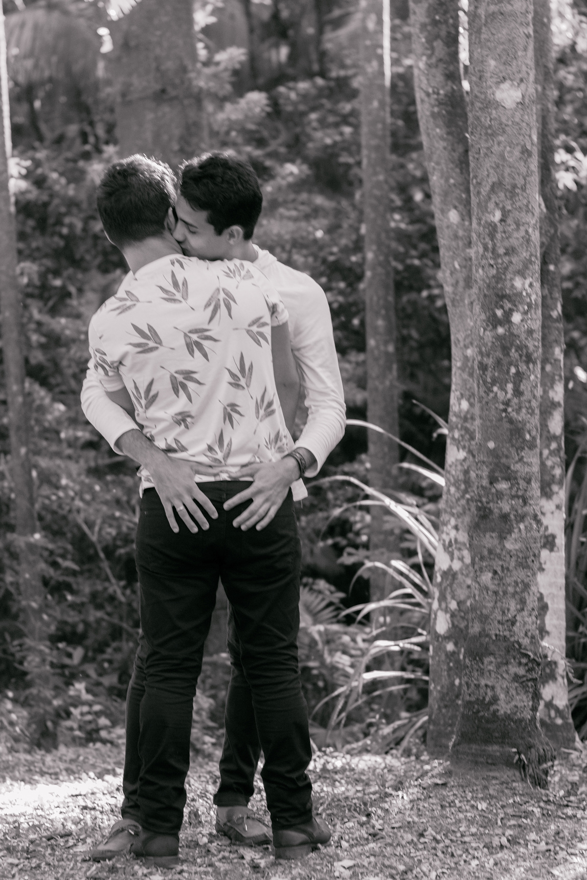 Ensaio fotográfico. Ensaio casal. Ensaio casal gay. Ensaio masculino. Ensaio lgbt. LGBT. Ensaio homossexual. Ensaio romântico. Ensaio externo. Book fotográfico. Álbum. Daniele Vidal Fotografia. Casamento. Noivado. Namoro. Pré wedding. Pré casamento.