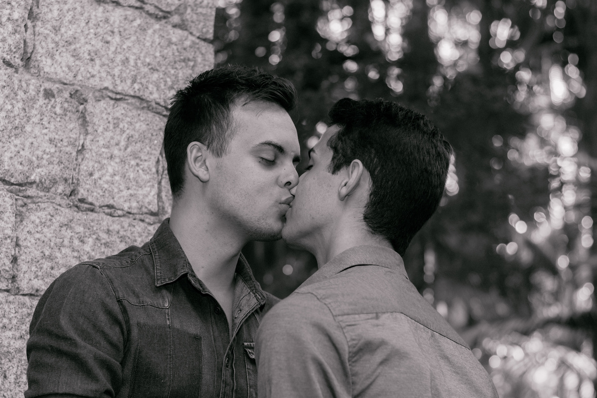 Ensaio fotográfico. Ensaio casal. Ensaio casal gay. Ensaio masculino. Ensaio lgbt. LGBT. Ensaio homossexual. Ensaio romântico. Ensaio externo. Book fotográfico. Álbum. Daniele Vidal Fotografia. Casamento. Noivado. Namoro. Pré wedding. Pré casamento.