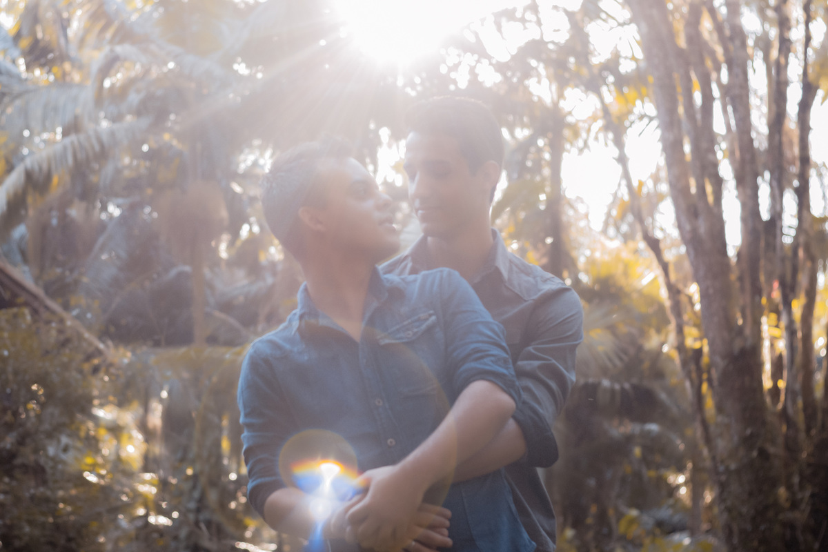 Ensaio fotográfico. Ensaio casal. Ensaio casal gay. Ensaio masculino. Ensaio lgbt. LGBT. Ensaio homossexual. Ensaio romântico. Ensaio externo. Book fotográfico. Álbum. Daniele Vidal Fotografia. Casamento. Noivado. Namoro. Pré wedding. Pré casamento.