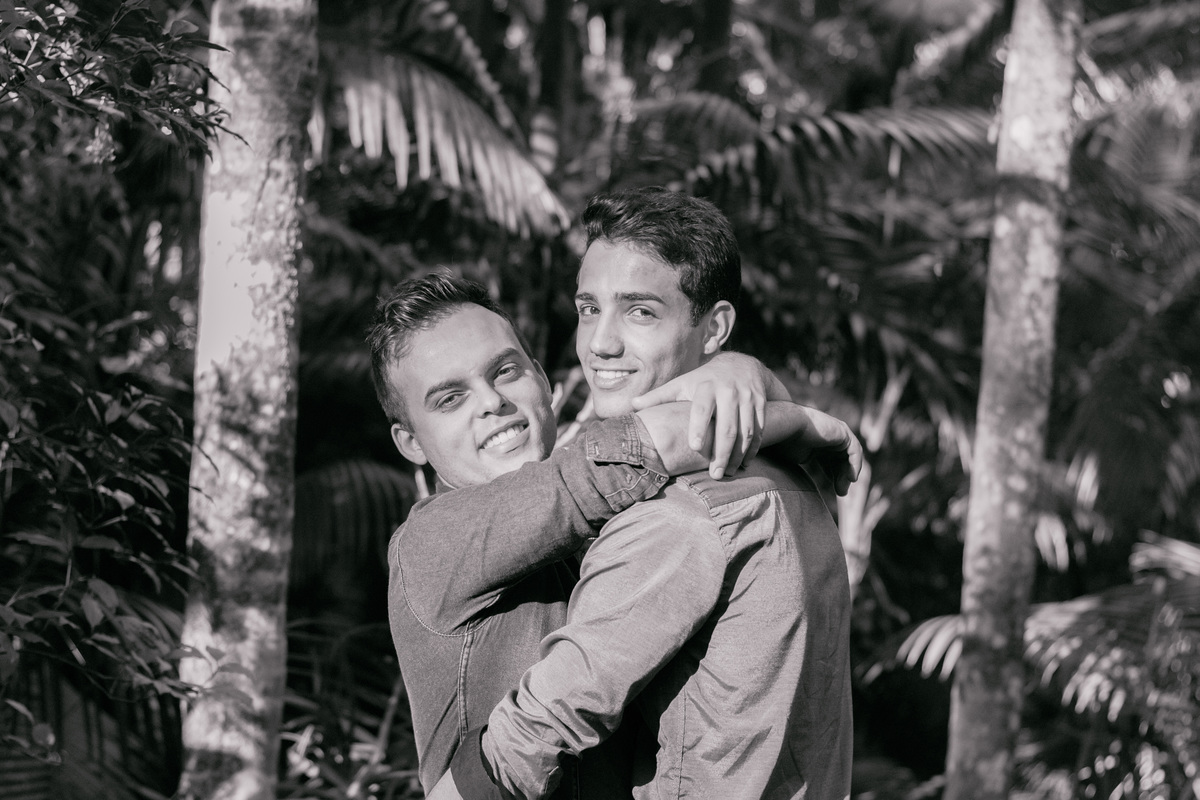 Ensaio fotográfico. Ensaio casal. Ensaio casal gay. Ensaio masculino. Ensaio lgbt. LGBT. Ensaio homossexual. Ensaio romântico. Ensaio externo. Book fotográfico. Álbum. Daniele Vidal Fotografia. Casamento. Noivado. Namoro. Pré wedding. Pré casamento.