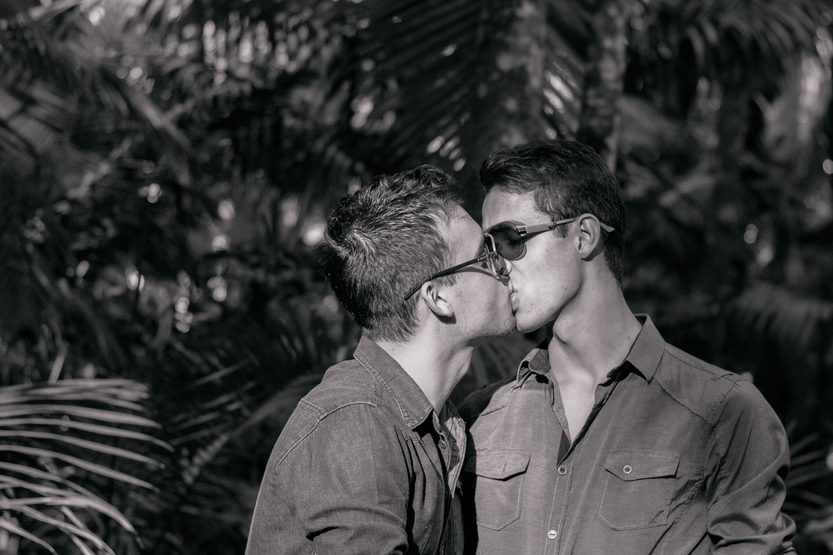 Ensaio fotográfico. Ensaio casal. Ensaio casal gay. Ensaio masculino. Ensaio lgbt. LGBT. Ensaio homossexual. Ensaio romântico. Ensaio externo. Book fotográfico. Álbum. Daniele Vidal Fotografia. Casamento. Noivado. Namoro. Pré wedding. Pré casamento.