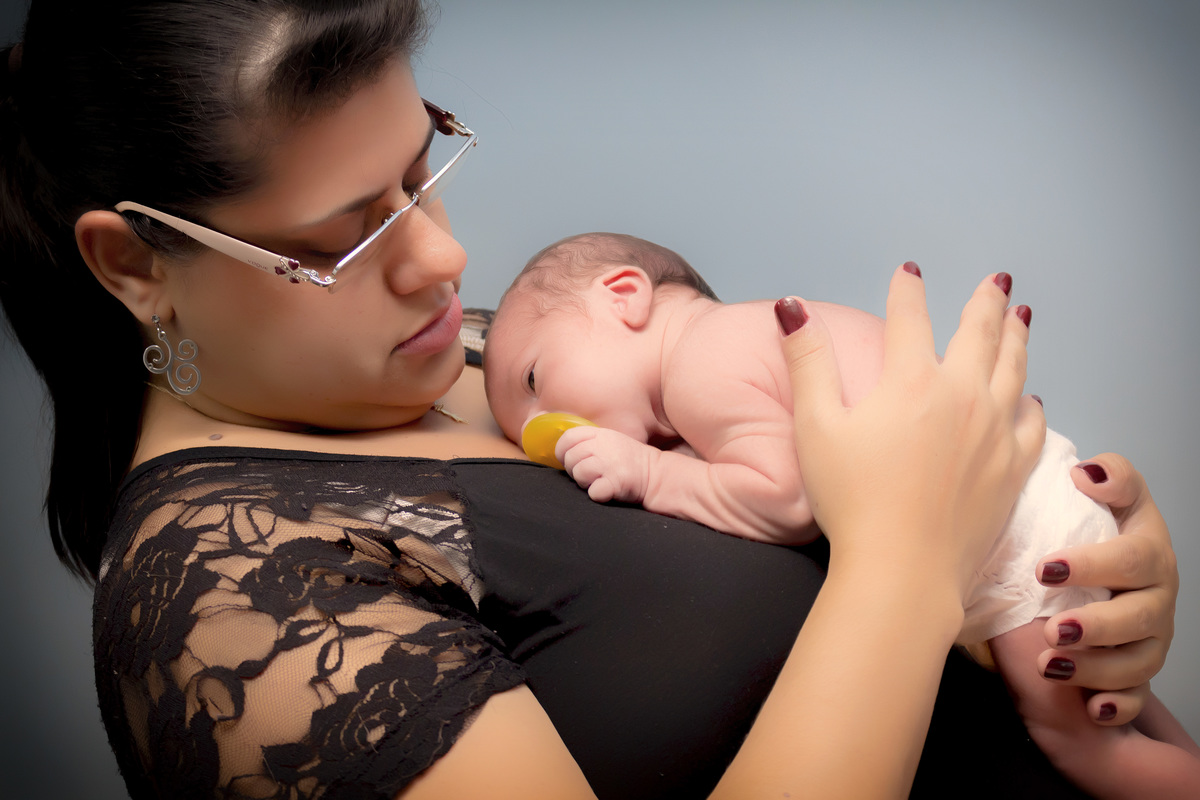 Ensaio fotográfico. Ensaio Recém-nascido. Ensaio newborn. Ensaio em casa. Foto em casa. Ensaio externo. Ensaio infantil. Ensaio bebê. Daniele Vidal Fotografia. São Paulo. Book fotográfico. chá de bebê. chá de fraldas. gestante. grávida. studio fotográfico