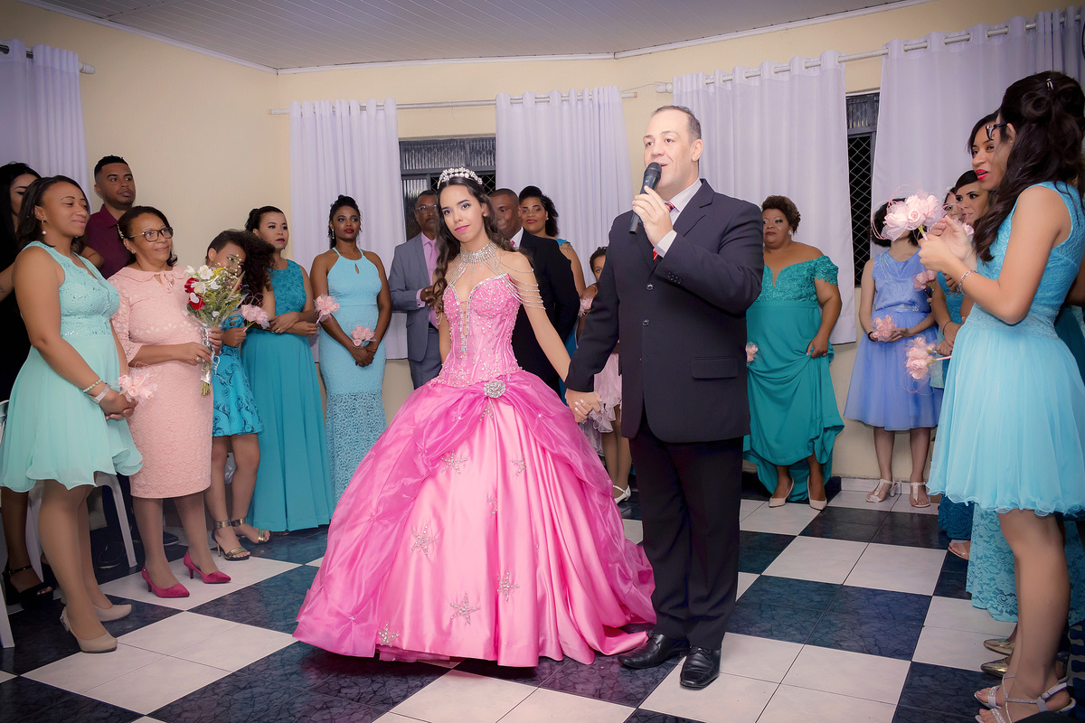 Festa 15 anos. Festa debutante. Cobertura de eventos. Ensaio 15 anos. Ensaio feminino. Fotógrafo em são paulo. São Paulo. Daniele Vidal Fotografia. Fotógrafa zona leste. Fotógrafo barato. Fotógrafo para aniversário. Fotos de 15 anos. Fotos de aniversário.
