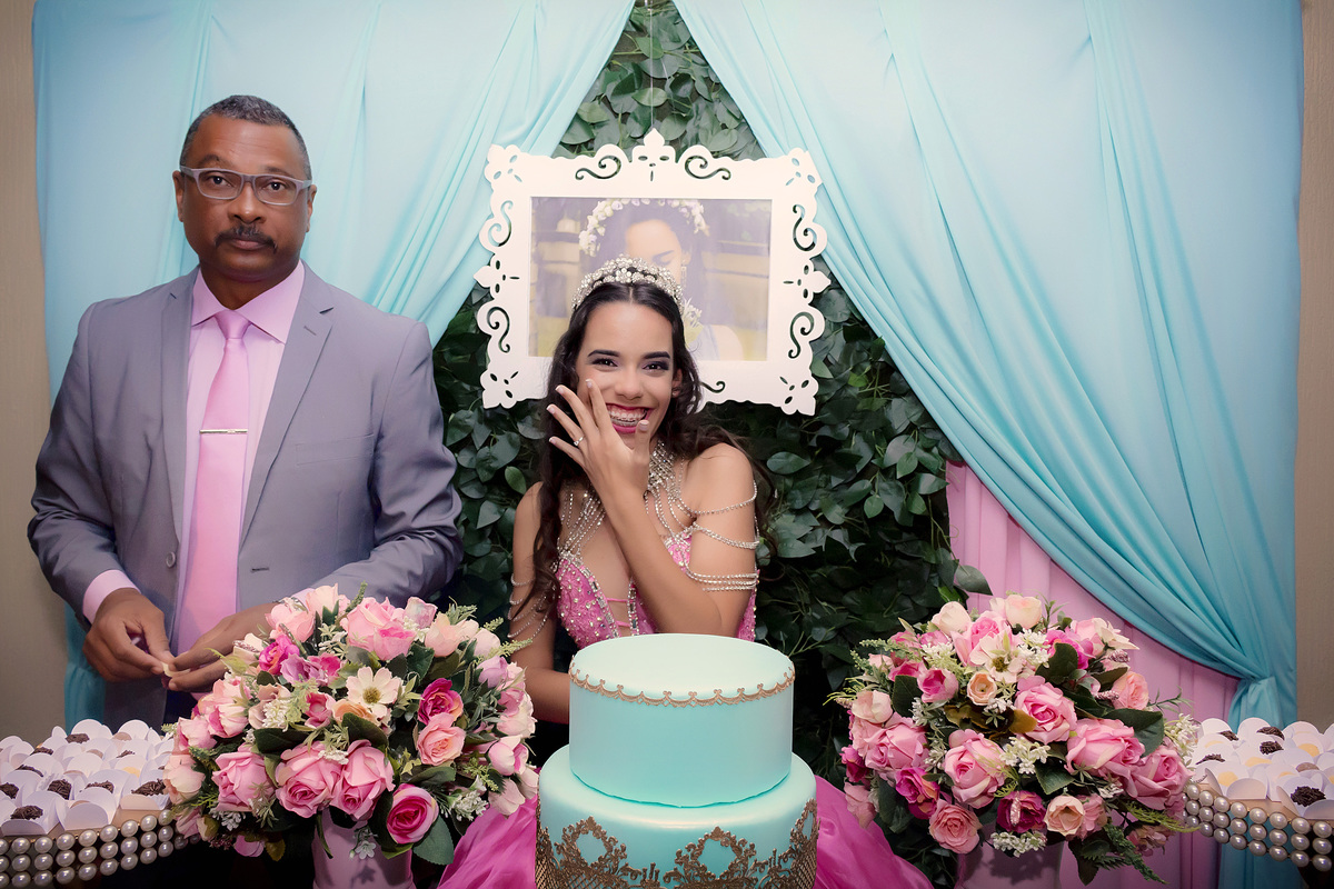 Festa 15 anos. Festa debutante. Cobertura de eventos. Ensaio 15 anos. Ensaio feminino. Fotógrafo em são paulo. São Paulo. Daniele Vidal Fotografia. Fotógrafa zona leste. Fotógrafo barato. Fotógrafo para aniversário. Fotos de 15 anos. Fotos de aniversário.