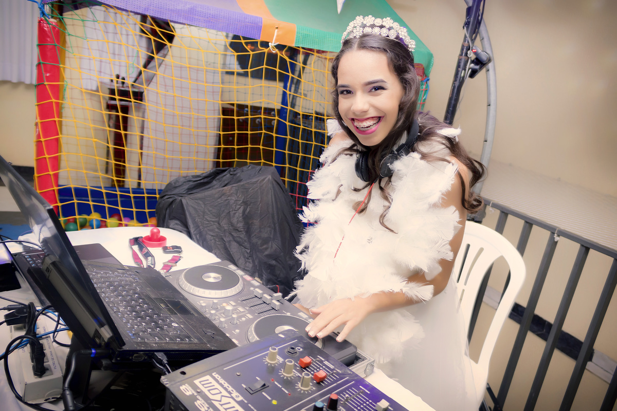 Festa 15 anos. Festa debutante. Cobertura de eventos. Ensaio 15 anos. Ensaio feminino. Fotógrafo em são paulo. São Paulo. Daniele Vidal Fotografia. Fotógrafa zona leste. Fotógrafo barato. Fotógrafo para aniversário. Fotos de 15 anos. Fotos de aniversário.