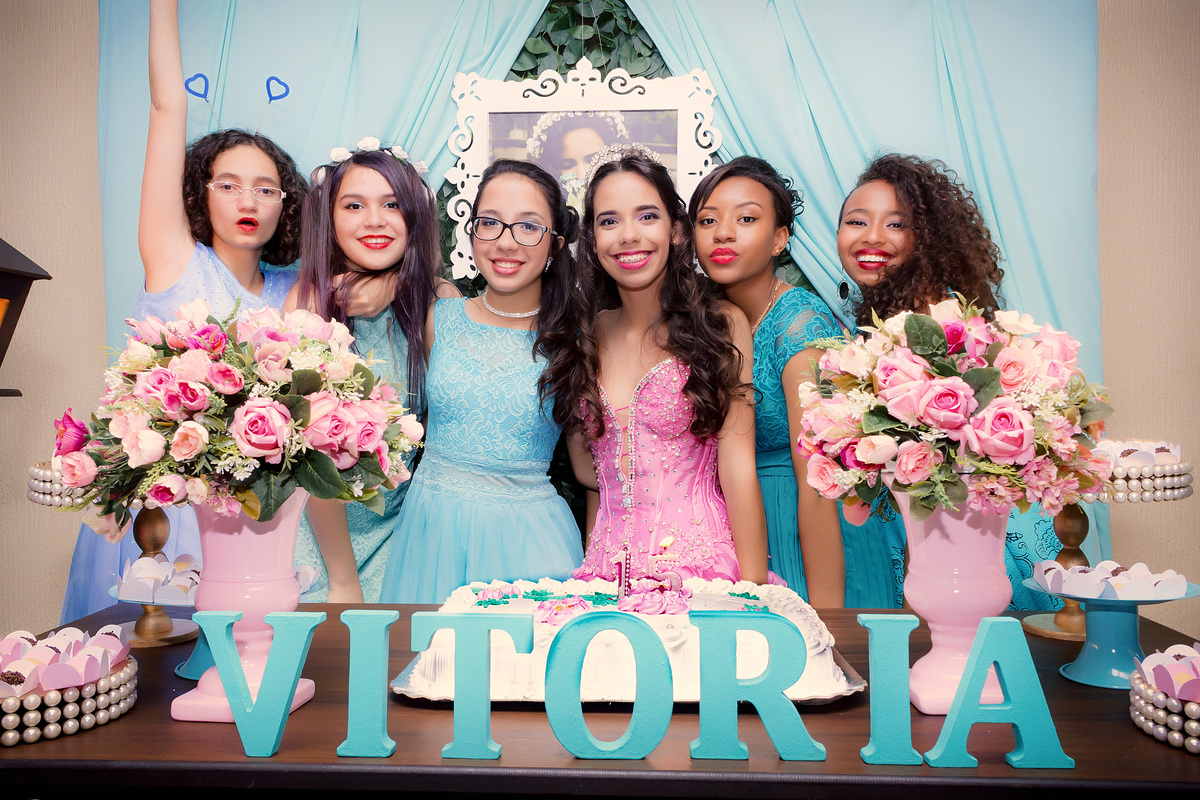 Festa 15 anos. Festa debutante. Cobertura de eventos. Ensaio 15 anos. Ensaio feminino. Fotógrafo em são paulo. São Paulo. Daniele Vidal Fotografia. Fotógrafa zona leste. Fotógrafo barato. Fotógrafo para aniversário. Fotos de 15 anos. Fotos de aniversário.