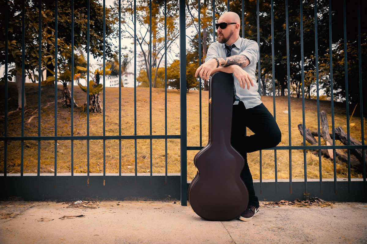 Ensaio masculino. Fotos masculinas. Ensaio fotográfico musical. Fábio Giorgi Acústico. Ensaio no ceret anália franco. ENsaio fotográfico em são paulo. Daniele Vidal Fotografia. Ensaio fotográfico com violão. Ensaio musical. Ensaio com homem. Zona Leste SP