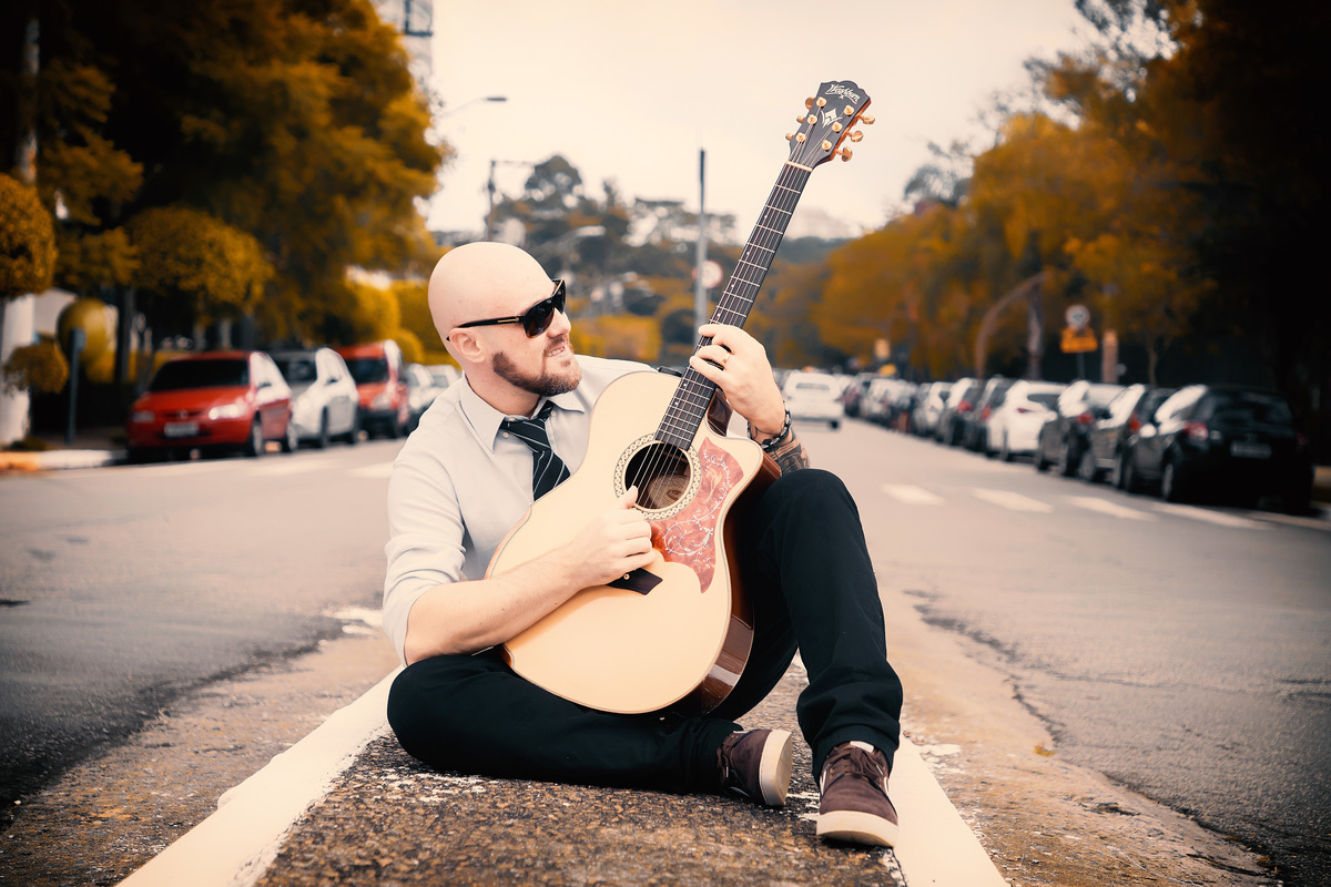 Ensaio masculino. Fotos masculinas. Ensaio fotográfico musical. Fábio Giorgi Acústico. Ensaio no ceret anália franco. ENsaio fotográfico em são paulo. Daniele Vidal Fotografia. Ensaio fotográfico com violão. Ensaio musical. Ensaio com homem. Zona Leste SP