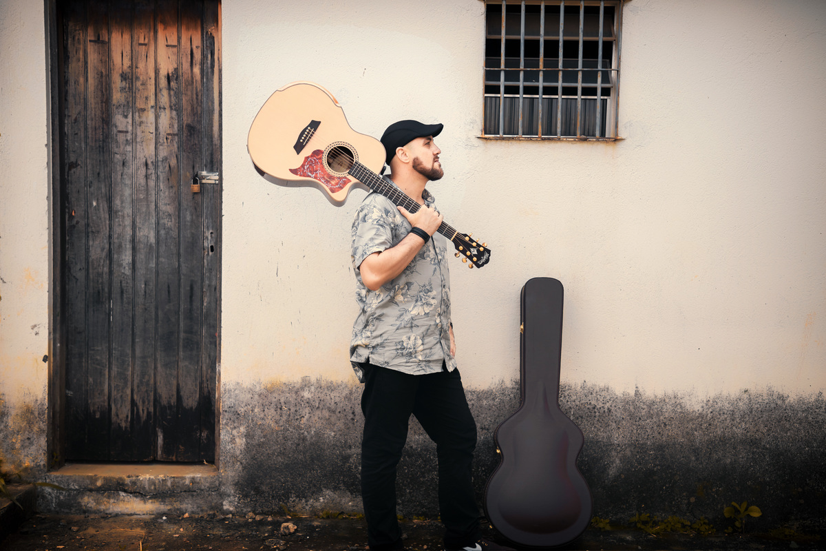 Ensaio masculino. Fotos masculinas. Ensaio fotográfico musical. Fábio Giorgi Acústico. Ensaio no ceret anália franco. ENsaio fotográfico em são paulo. Daniele Vidal Fotografia. Ensaio fotográfico com violão. Ensaio musical. Ensaio com homem. Zona Leste SP