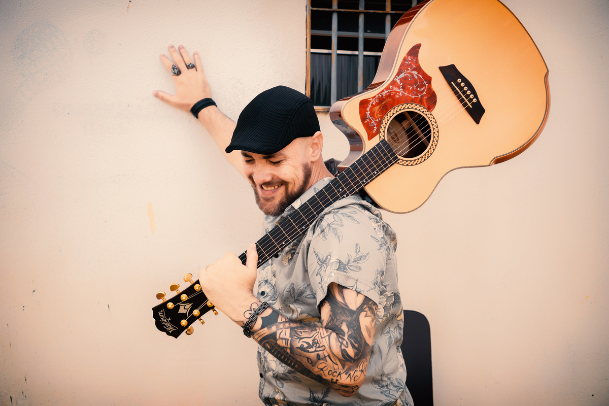 Ensaio masculino. Fotos masculinas. Ensaio fotográfico musical. Fábio Giorgi Acústico. Ensaio no ceret anália franco. ENsaio fotográfico em são paulo. Daniele Vidal Fotografia. Ensaio fotográfico com violão. Ensaio musical. Ensaio com homem. Zona Leste SP