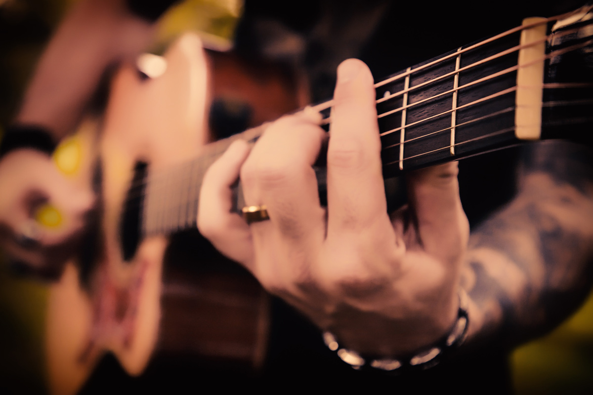 Ensaio masculino. Fotos masculinas. Ensaio fotográfico musical. Fábio Giorgi Acústico. Ensaio no ceret anália franco. ENsaio fotográfico em são paulo. Daniele Vidal Fotografia. Ensaio fotográfico com violão. Ensaio musical. Ensaio com homem. Zona Leste SP