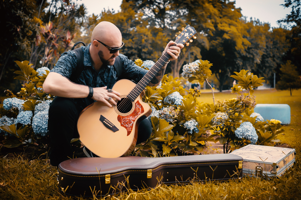 Ensaio masculino. Fotos masculinas. Ensaio fotográfico musical. Fábio Giorgi Acústico. Ensaio no ceret anália franco. ENsaio fotográfico em são paulo. Daniele Vidal Fotografia. Ensaio fotográfico com violão. Ensaio musical. Ensaio com homem. Zona Leste SP