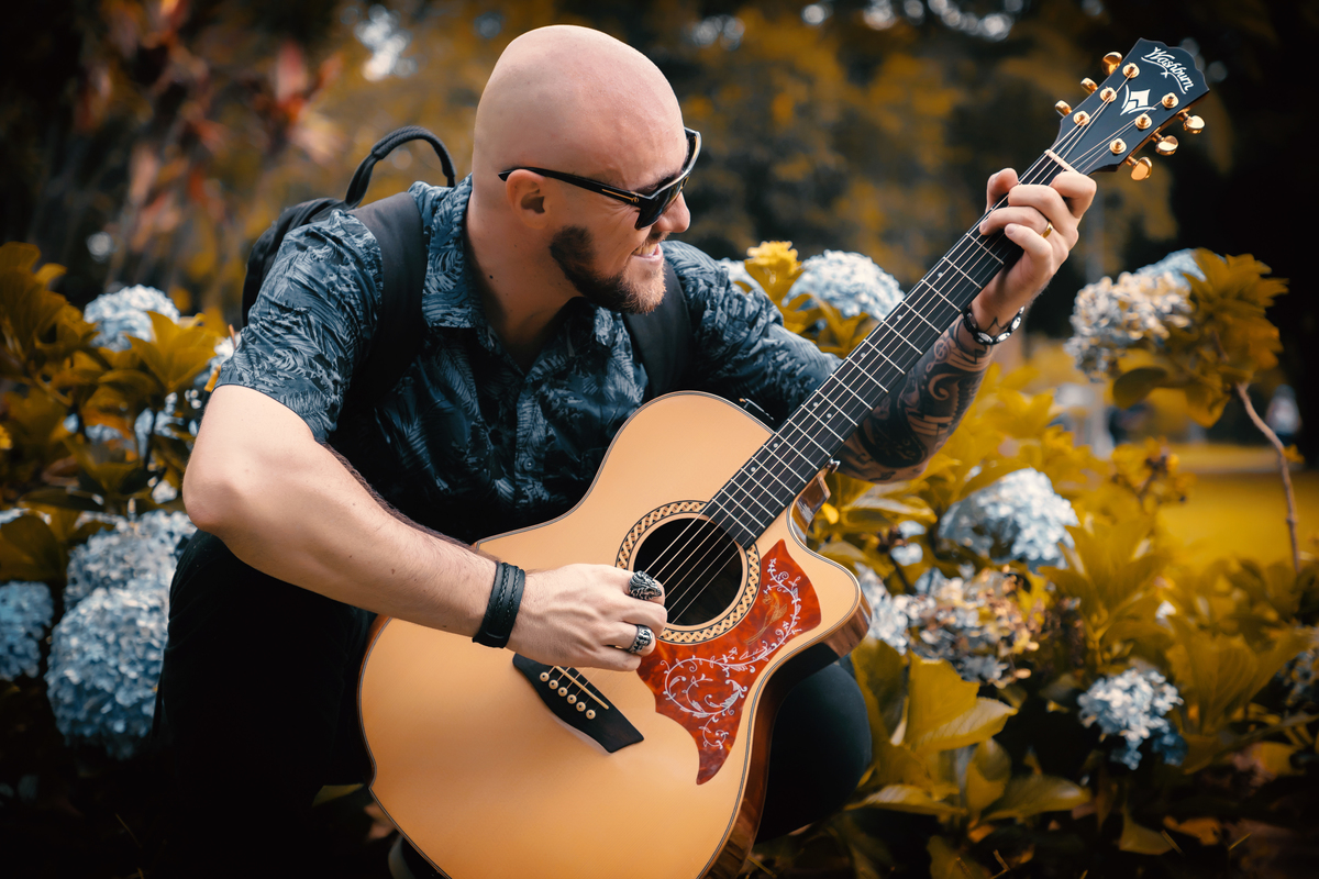Ensaio masculino. Fotos masculinas. Ensaio fotográfico musical. Fábio Giorgi Acústico. Ensaio no ceret anália franco. ENsaio fotográfico em são paulo. Daniele Vidal Fotografia. Ensaio fotográfico com violão. Ensaio musical. Ensaio com homem. Zona Leste SP