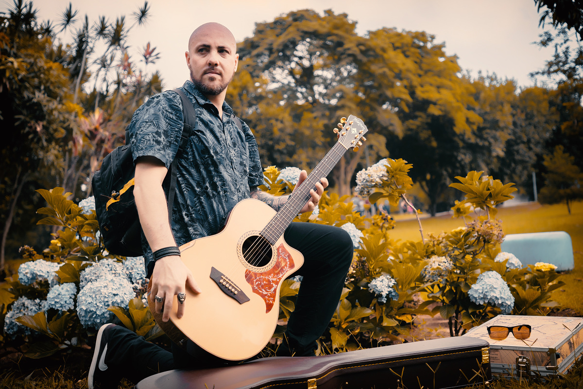 Ensaio masculino. Fotos masculinas. Ensaio fotográfico musical. Fábio Giorgi Acústico. Ensaio no ceret anália franco. ENsaio fotográfico em são paulo. Daniele Vidal Fotografia. Ensaio fotográfico com violão. Ensaio musical. Ensaio com homem. Zona Leste SP