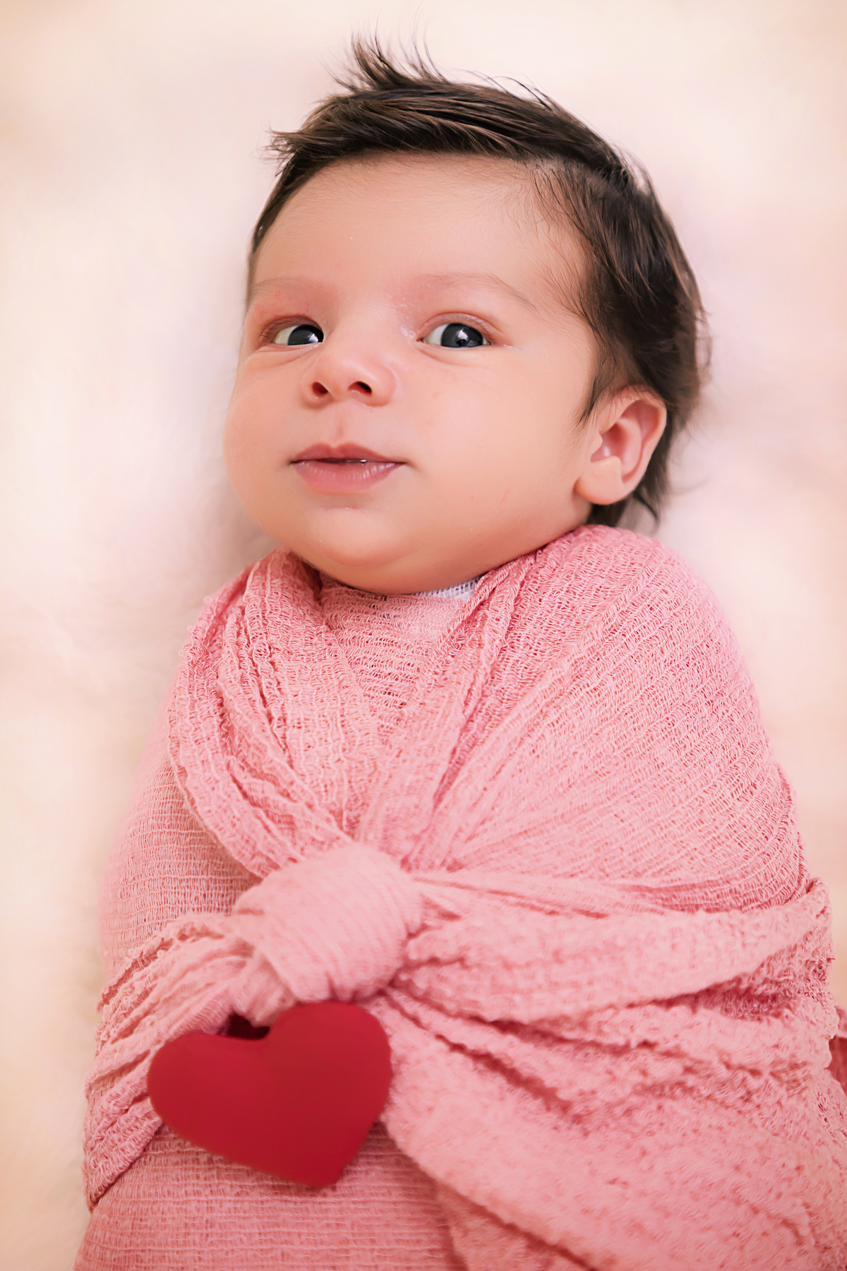 Fotógrafa Especializada.. Cuidados o Com Seu Bebê. Muito amor pelo seu bebê. Book e Ensaio Newborn. Fotografia Newborn. Newborn no conforto do seu lar. Ensaio fotográfico em casa. Daniele Vidal Fotografia. Ensaio de recém-nascido. Fotos em casa. São Paulo