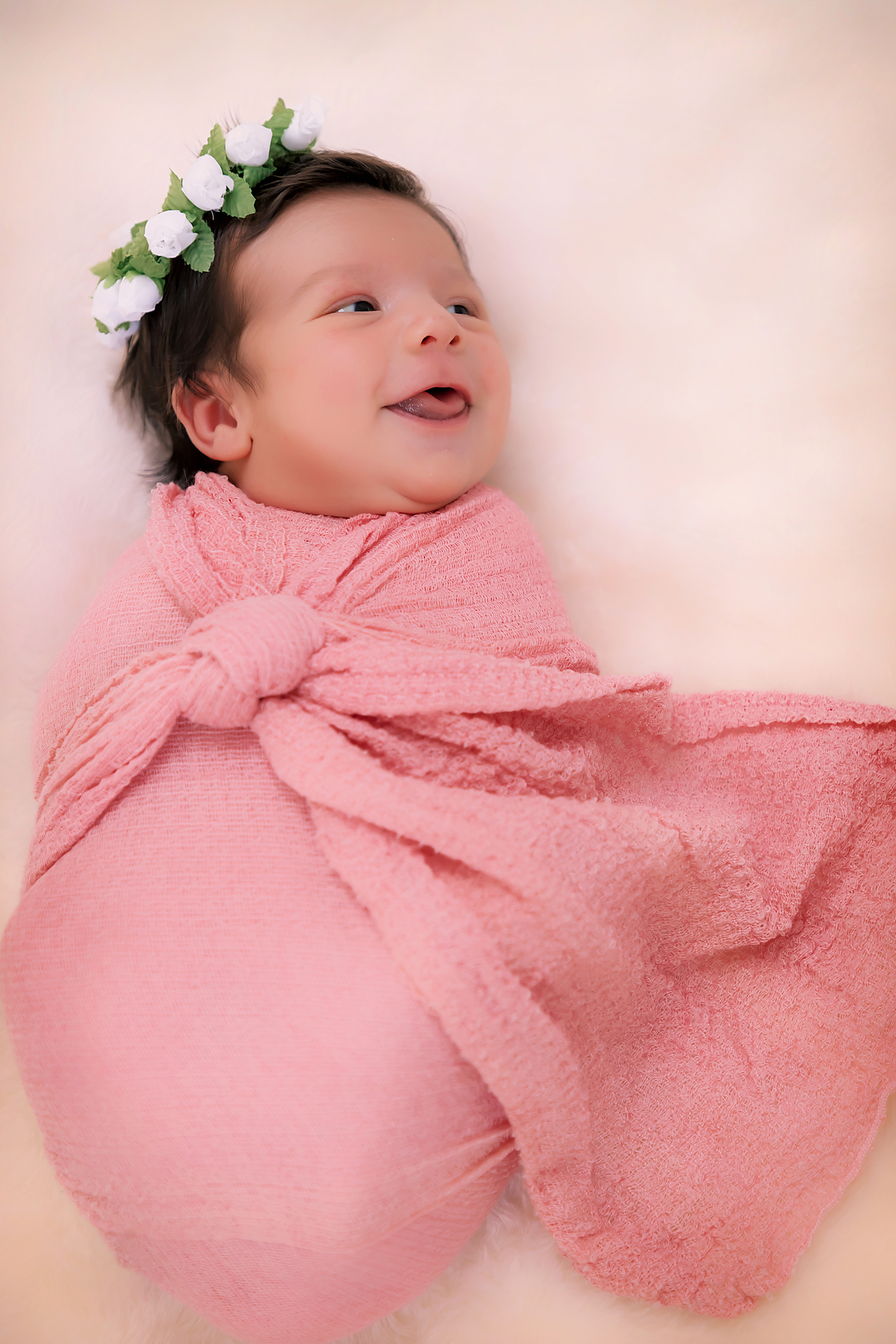 Fotógrafa Especializada.. Cuidados o Com Seu Bebê. Muito amor pelo seu bebê. Book e Ensaio Newborn. Fotografia Newborn. Newborn no conforto do seu lar. Ensaio fotográfico em casa. Daniele Vidal Fotografia. Ensaio de recém-nascido. Fotos em casa. São Paulo