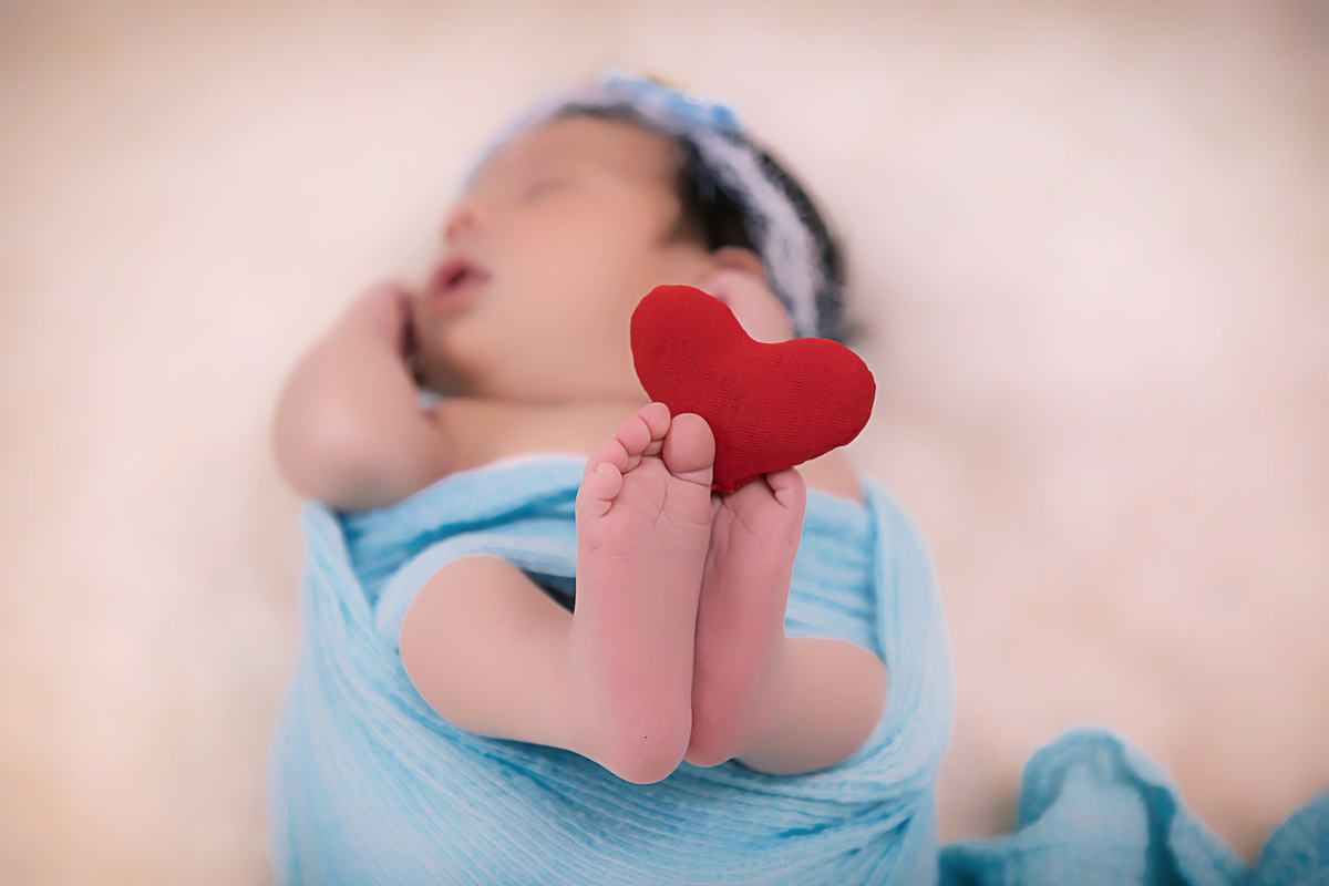 Fotógrafa Especializada.. Cuidados o Com Seu Bebê. Muito amor pelo seu bebê. Book e Ensaio Newborn. Fotografia Newborn. Newborn no conforto do seu lar. Ensaio fotográfico em casa. Daniele Vidal Fotografia. Ensaio de recém-nascido. Fotos em casa. São Paulo