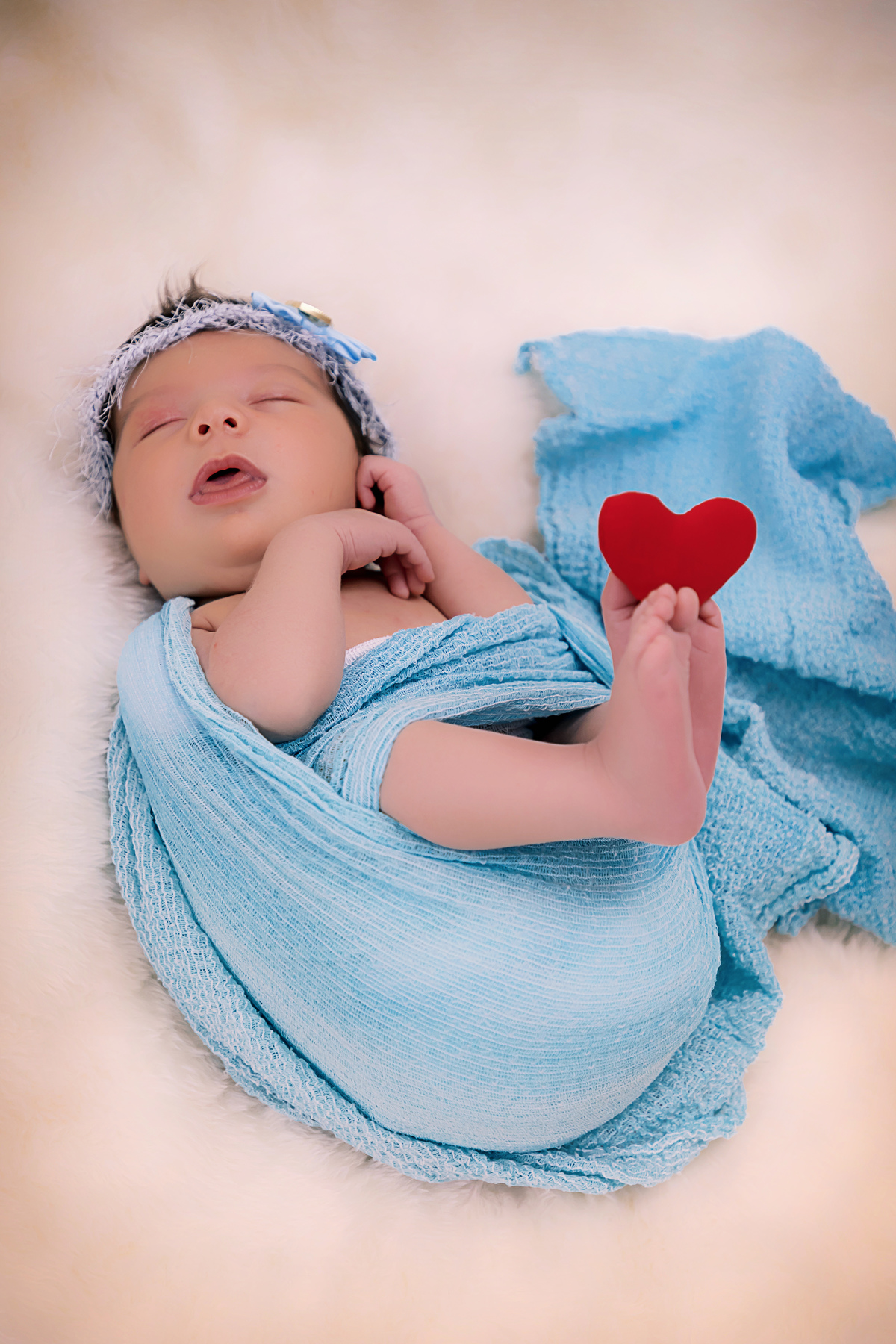 Fotógrafa Especializada.. Cuidados o Com Seu Bebê. Muito amor pelo seu bebê. Book e Ensaio Newborn. Fotografia Newborn. Newborn no conforto do seu lar. Ensaio fotográfico em casa. Daniele Vidal Fotografia. Ensaio de recém-nascido. Fotos em casa. São Paulo