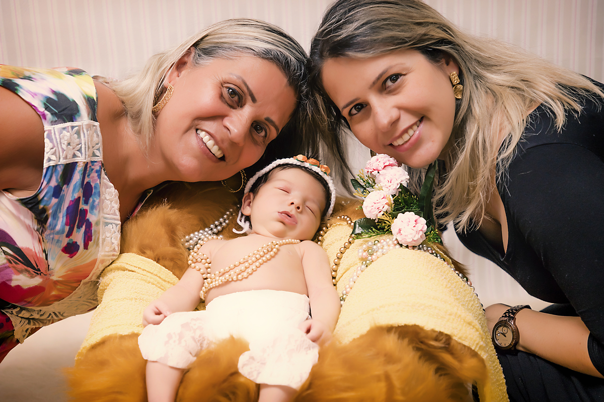 Fotógrafa Especializada.. Cuidados o Com Seu Bebê. Muito amor pelo seu bebê. Book e Ensaio Newborn. Fotografia Newborn. Newborn no conforto do seu lar. Ensaio fotográfico em casa. Daniele Vidal Fotografia. Ensaio de recém-nascido. Fotos em casa. São Paulo