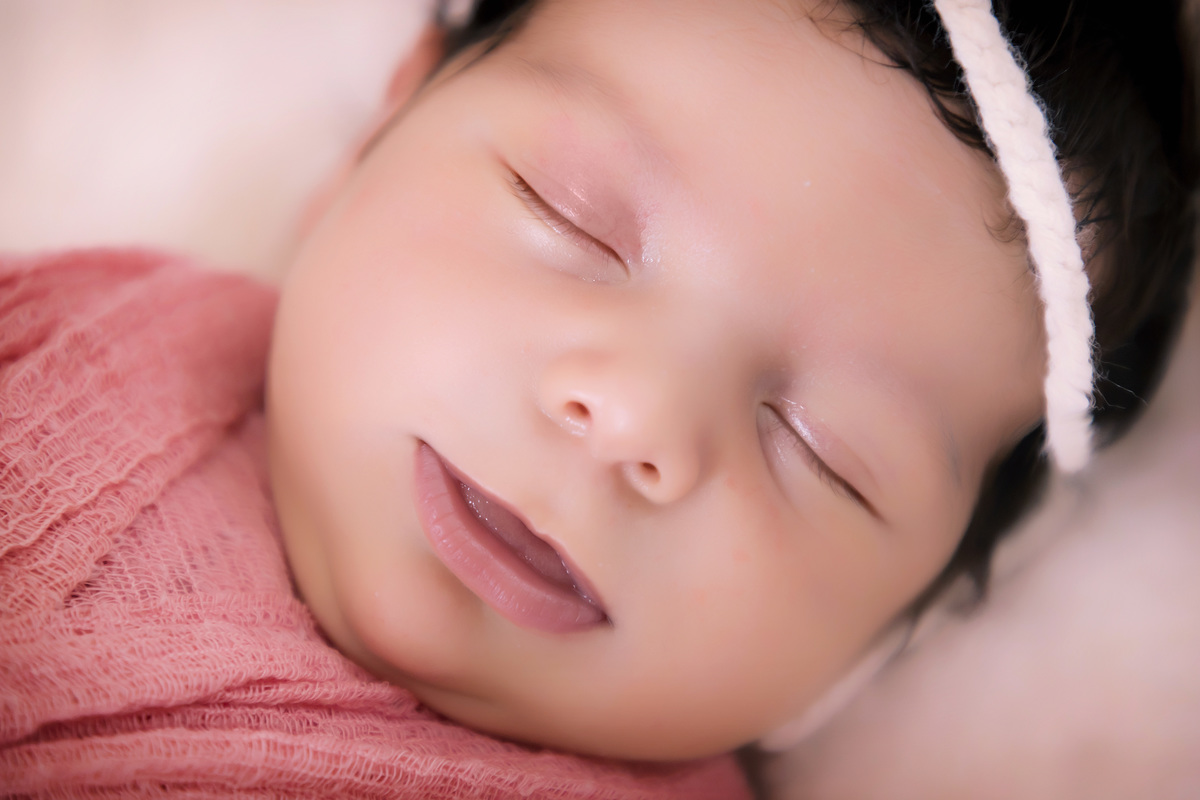 Fotógrafa Especializada.. Cuidados o Com Seu Bebê. Muito amor pelo seu bebê. Book e Ensaio Newborn. Fotografia Newborn. Newborn no conforto do seu lar. Ensaio fotográfico em casa. Daniele Vidal Fotografia. Ensaio de recém-nascido. Fotos em casa. São Paulo