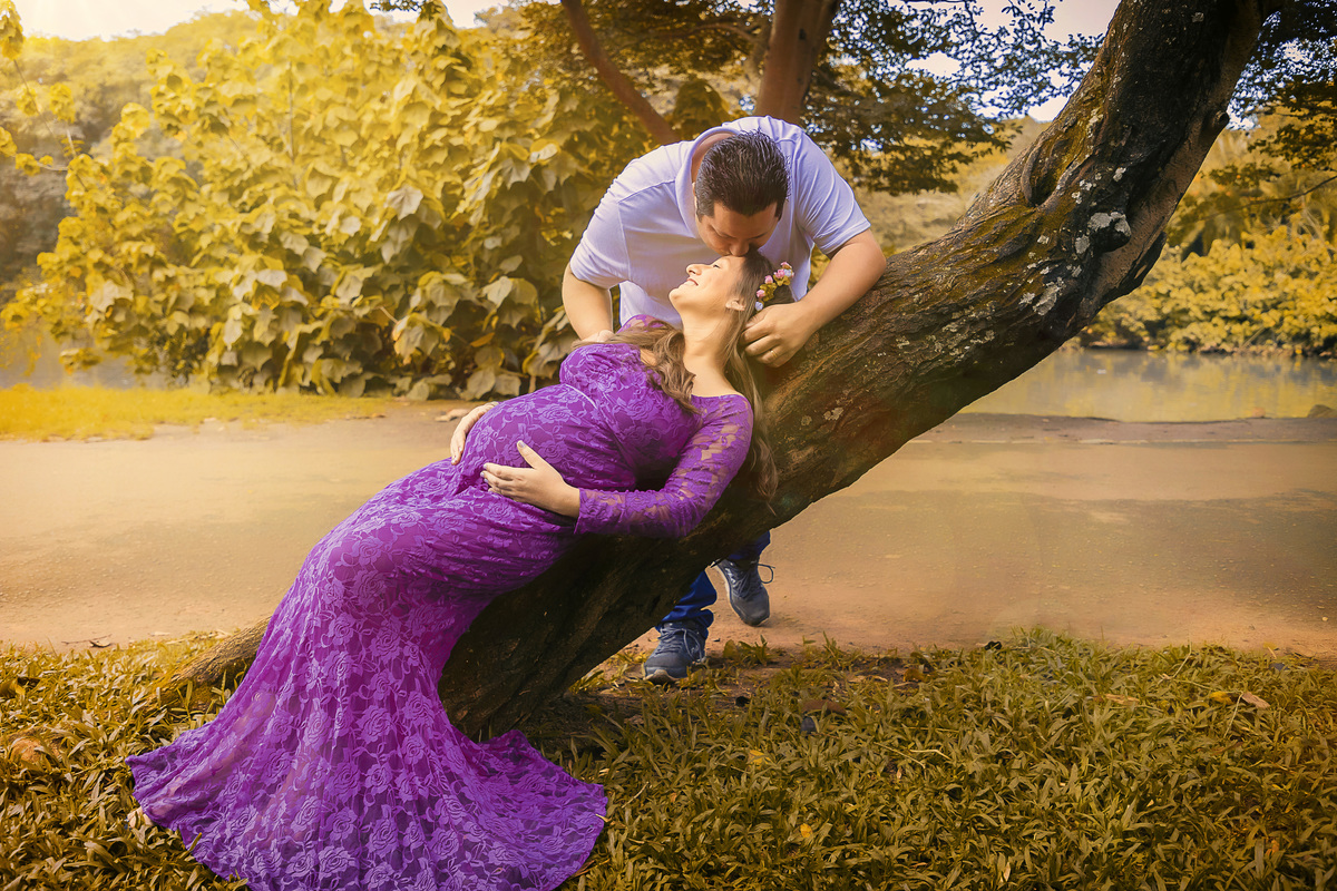 Ensaio fotográfico em São Paulo. Sessão de fotos no parque. Ensaio de gestante externo. Fotos de família. Daniele Vidal Fotografia. Book gestante com figurinos. Fotógrafa de mulheres. Fotos da gravidez. Maternidade em São Paulo. Fotos de casal em SP. 