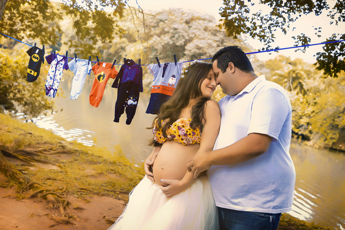 Ensaio fotográfico em São Paulo. Sessão de fotos no parque. Ensaio de gestante externo. Fotos de família. Daniele Vidal Fotografia. Book gestante com figurinos. Fotógrafa de mulheres. Fotos da gravidez. Maternidade em São Paulo. Fotos de casal em SP. 