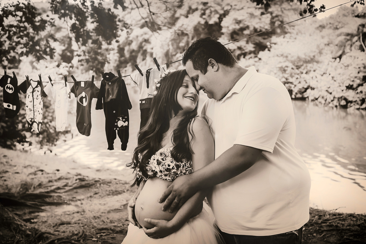 Ensaio fotográfico em São Paulo. Sessão de fotos no parque. Ensaio de gestante externo. Fotos de família. Daniele Vidal Fotografia. Book gestante com figurinos. Fotógrafa de mulheres. Fotos da gravidez. Maternidade em São Paulo. Fotos de casal em SP. 