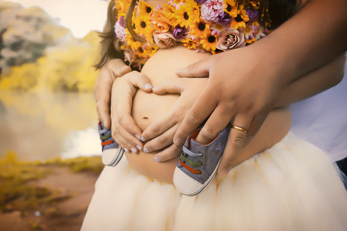 Ensaio fotográfico em São Paulo. Sessão de fotos no parque. Ensaio de gestante externo. Fotos de família. Daniele Vidal Fotografia. Book gestante com figurinos. Fotógrafa de mulheres. Fotos da gravidez. Maternidade em São Paulo. Fotos de casal em SP. 