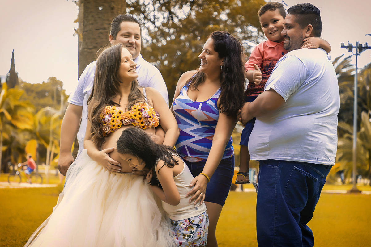 Ensaio fotográfico em São Paulo. Sessão de fotos no parque. Ensaio de gestante externo. Fotos de família. Daniele Vidal Fotografia. Book gestante com figurinos. Fotógrafa de mulheres. Fotos da gravidez. Maternidade em São Paulo. Fotos de casal em SP. 