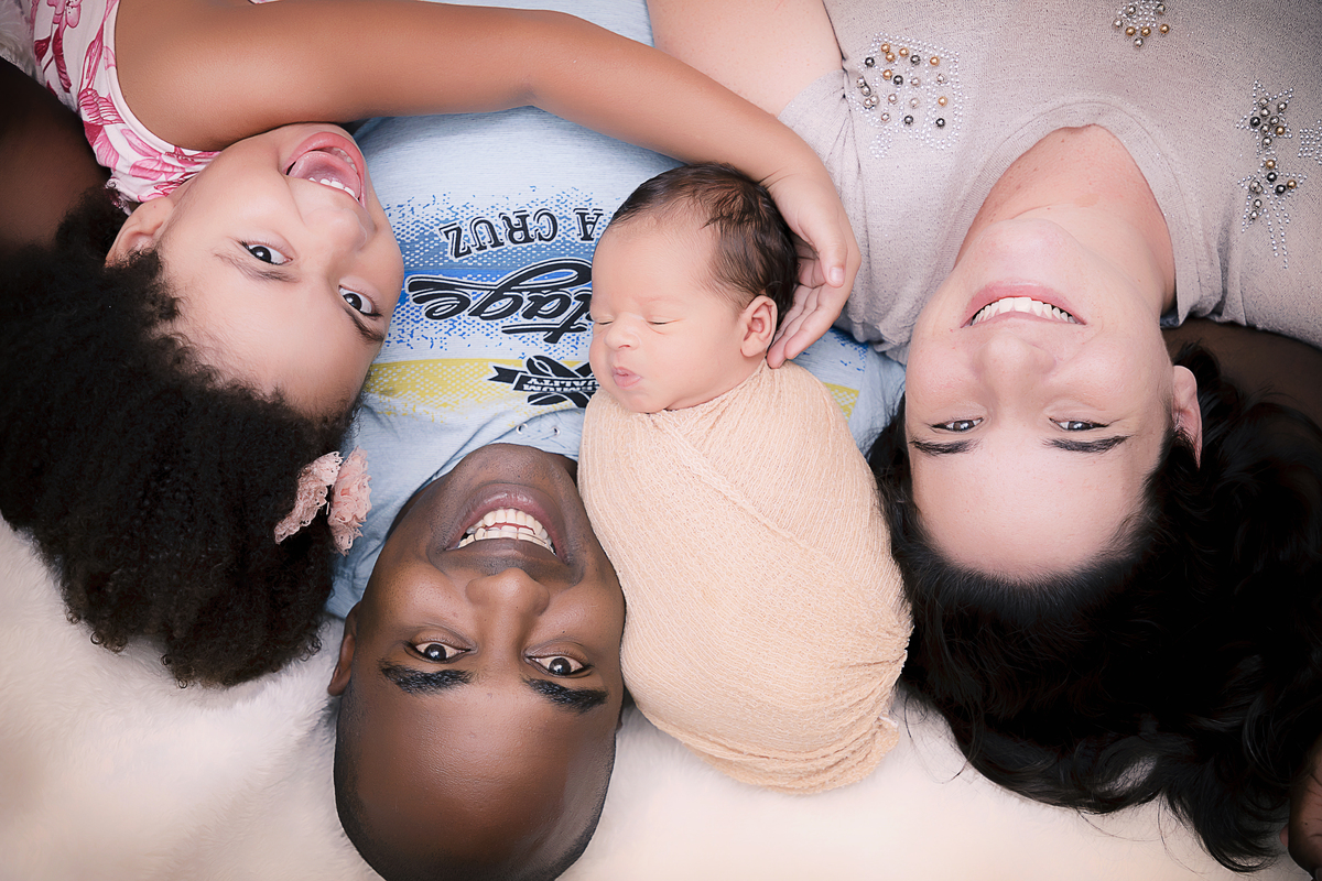 Fotógrafa Especializada. Cuidados Com Seu Bebê. Muito amor pelo seu bebê. Book e Ensaio Newborn. Fotografia Newborn. Newborn no conforto do seu lar. Ensaio fotográfico em casa. Daniele Vidal Fotografia. São Paulo.