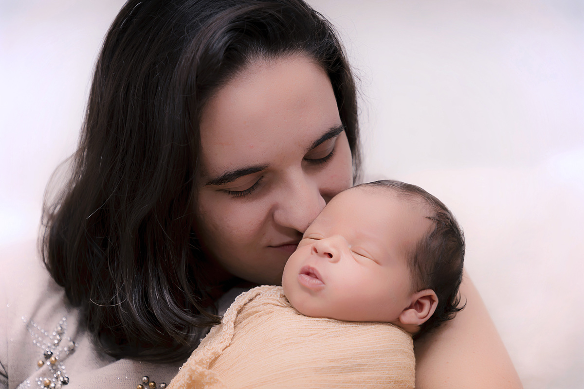 Fotógrafa Especializada. Cuidados Com Seu Bebê. Muito amor pelo seu bebê. Book e Ensaio Newborn. Fotografia Newborn. Newborn no conforto do seu lar. Ensaio fotográfico em casa. Daniele Vidal Fotografia. São Paulo.
