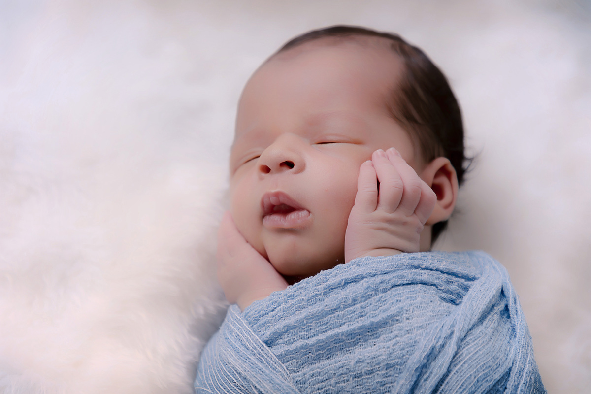 Fotógrafa Especializada. Cuidados Com Seu Bebê. Muito amor pelo seu bebê. Book e Ensaio Newborn. Fotografia Newborn. Newborn no conforto do seu lar. Ensaio fotográfico em casa. Daniele Vidal Fotografia. São Paulo.