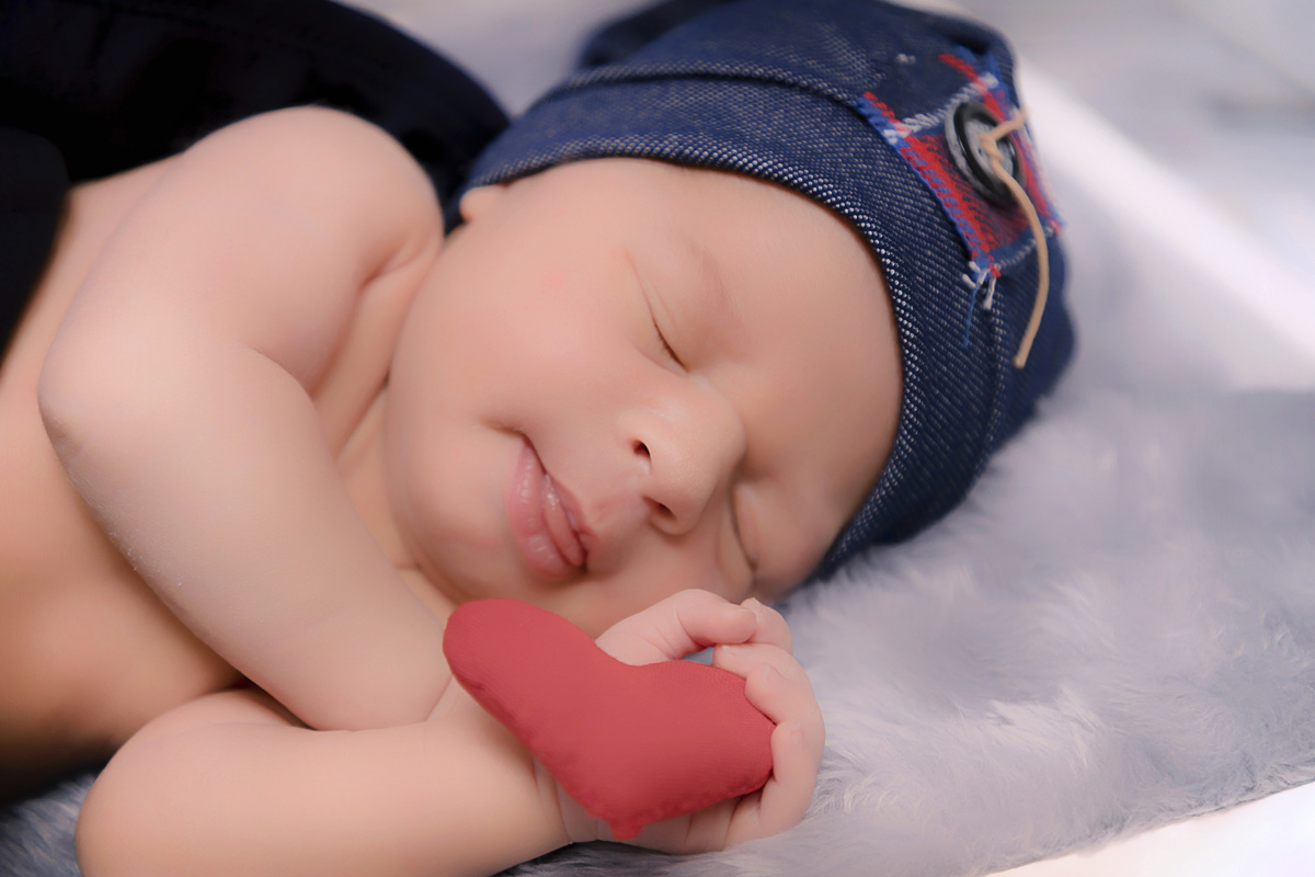 Fotógrafa Especializada. Cuidados Com Seu Bebê. Muito amor pelo seu bebê. Book e Ensaio Newborn. Fotografia Newborn. Newborn no conforto do seu lar. Ensaio fotográfico em casa. Daniele Vidal Fotografia. São Paulo.