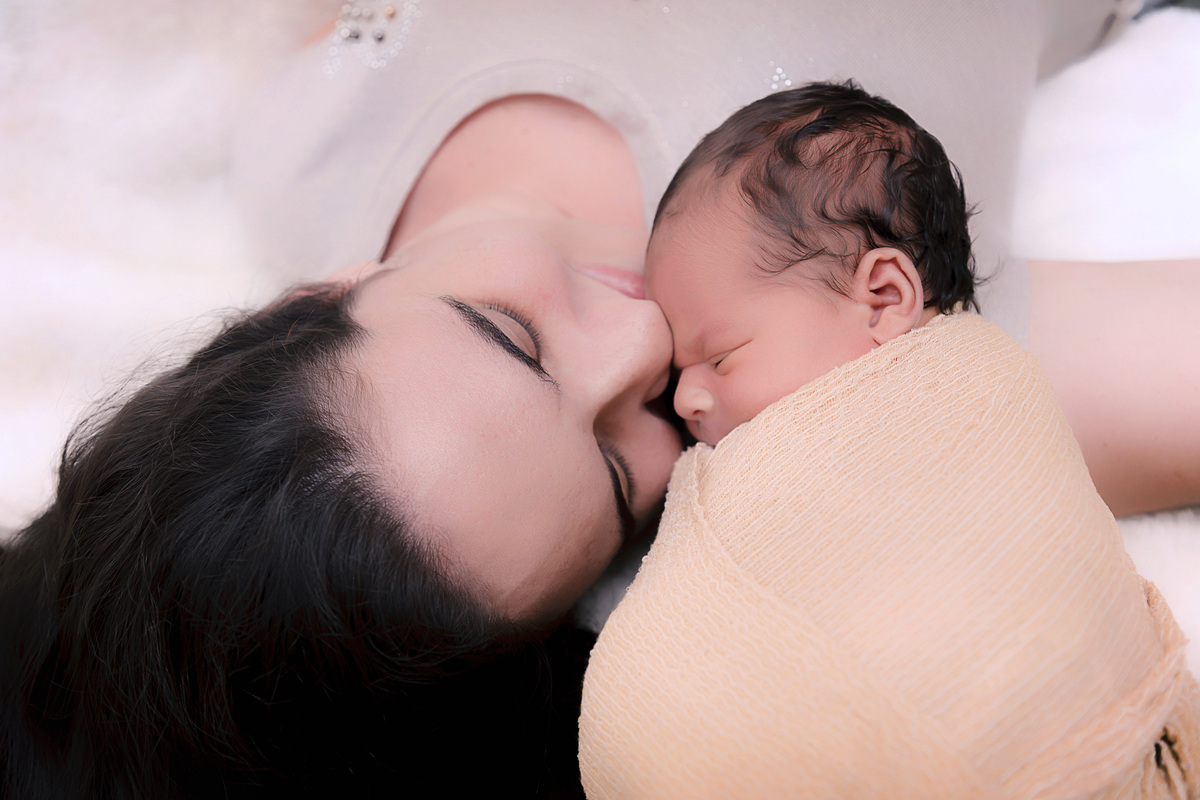 Fotógrafa Especializada. Cuidados Com Seu Bebê. Muito amor pelo seu bebê. Book e Ensaio Newborn. Fotografia Newborn. Newborn no conforto do seu lar. Ensaio fotográfico em casa. Daniele Vidal Fotografia. São Paulo.