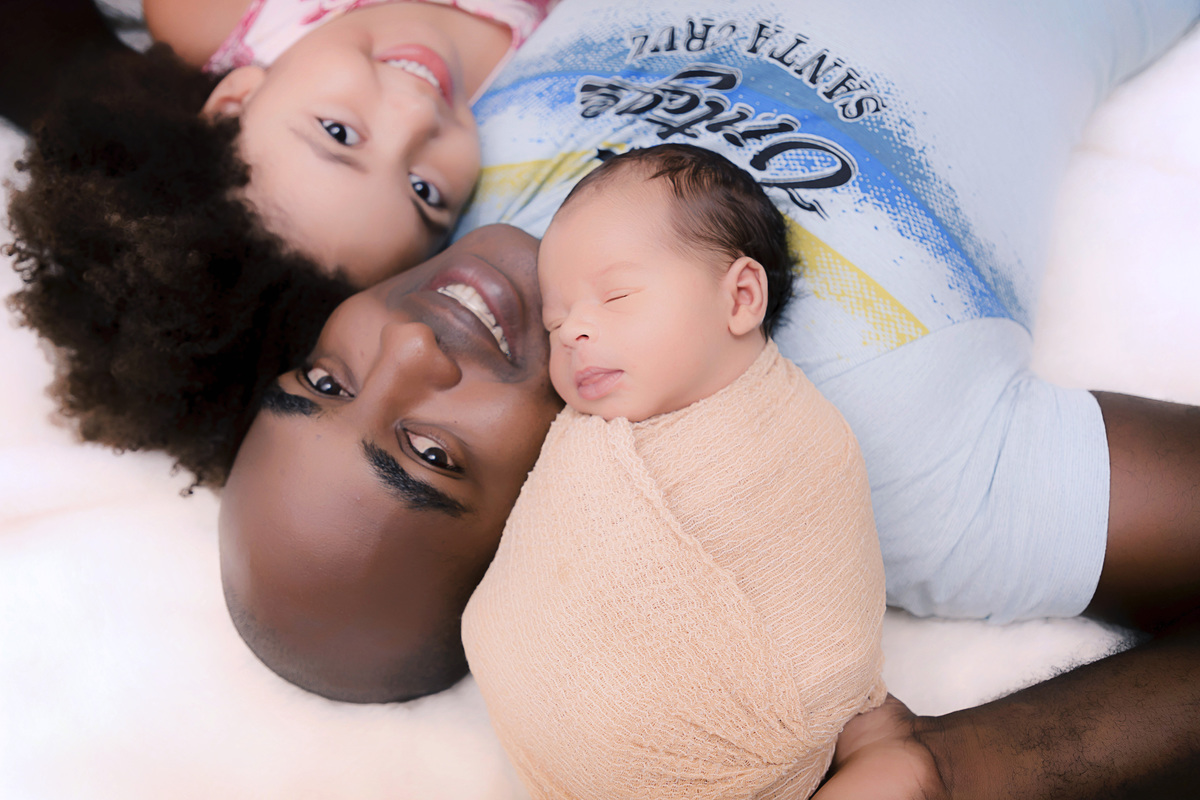 Fotógrafa Especializada. Cuidados Com Seu Bebê. Muito amor pelo seu bebê. Book e Ensaio Newborn. Fotografia Newborn. Newborn no conforto do seu lar. Ensaio fotográfico em casa. Daniele Vidal Fotografia. São Paulo.