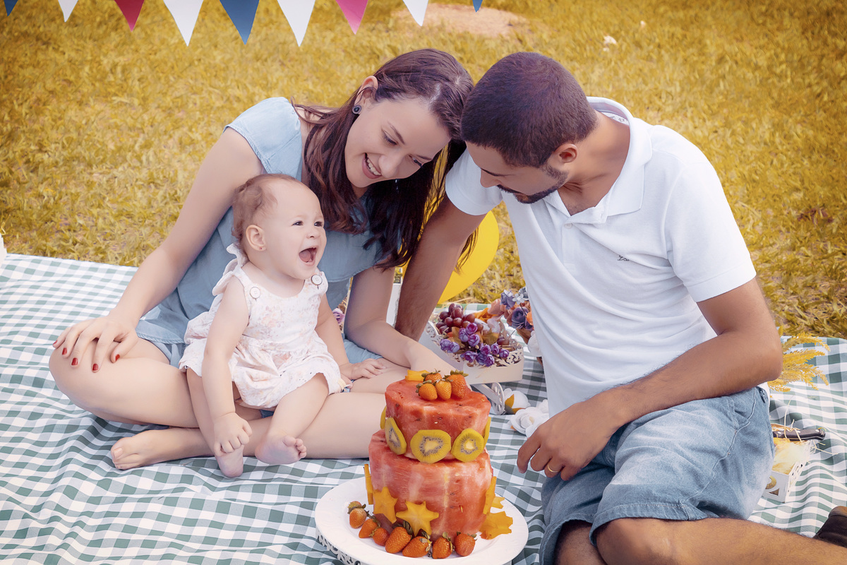 Smash the Fruit. Smash the Cake. Festa de 1 aninho. Fotos em São Paulo. PicNic em São Paulo. Ensaio fotográfico no parque.  Fotos de família. Ensaio fotográfico externo. Fotógrafa de família. Daniele Vidal Fotografia. São Paulo. Ensaio infantil em SP.