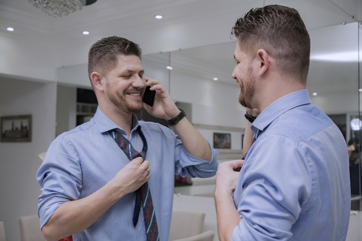 Ensaio fotográfico em casa. Daniele Vidal Fotografia. Ensaio Masculino em São Paulo. Sessão de fotos. Fotos para homens. Ensaio para empresários. Fotos comerciais. Foto empresarial. Ensaio fotográfico para advogado. Ensaio fotográfico no escritório em SP.