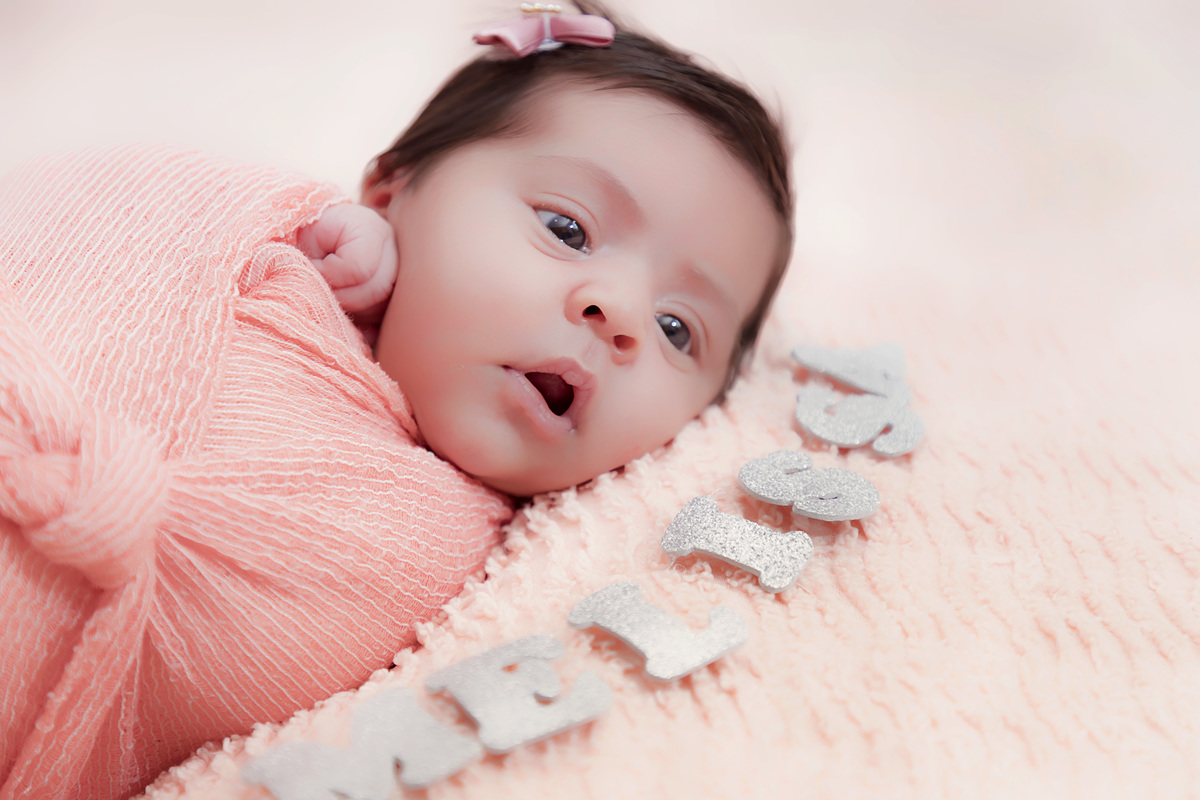 Fotógrafa Especializada. Cuidados Com Seu Bebê. Muito amor pelo seu bebê. Book e Ensaio Newborn. Fotografia Newborn. Newborn no conforto do seu lar. Ensaio fotográfico em casa. Daniele Vidal Fotografia. São Paulo. Maternidade.