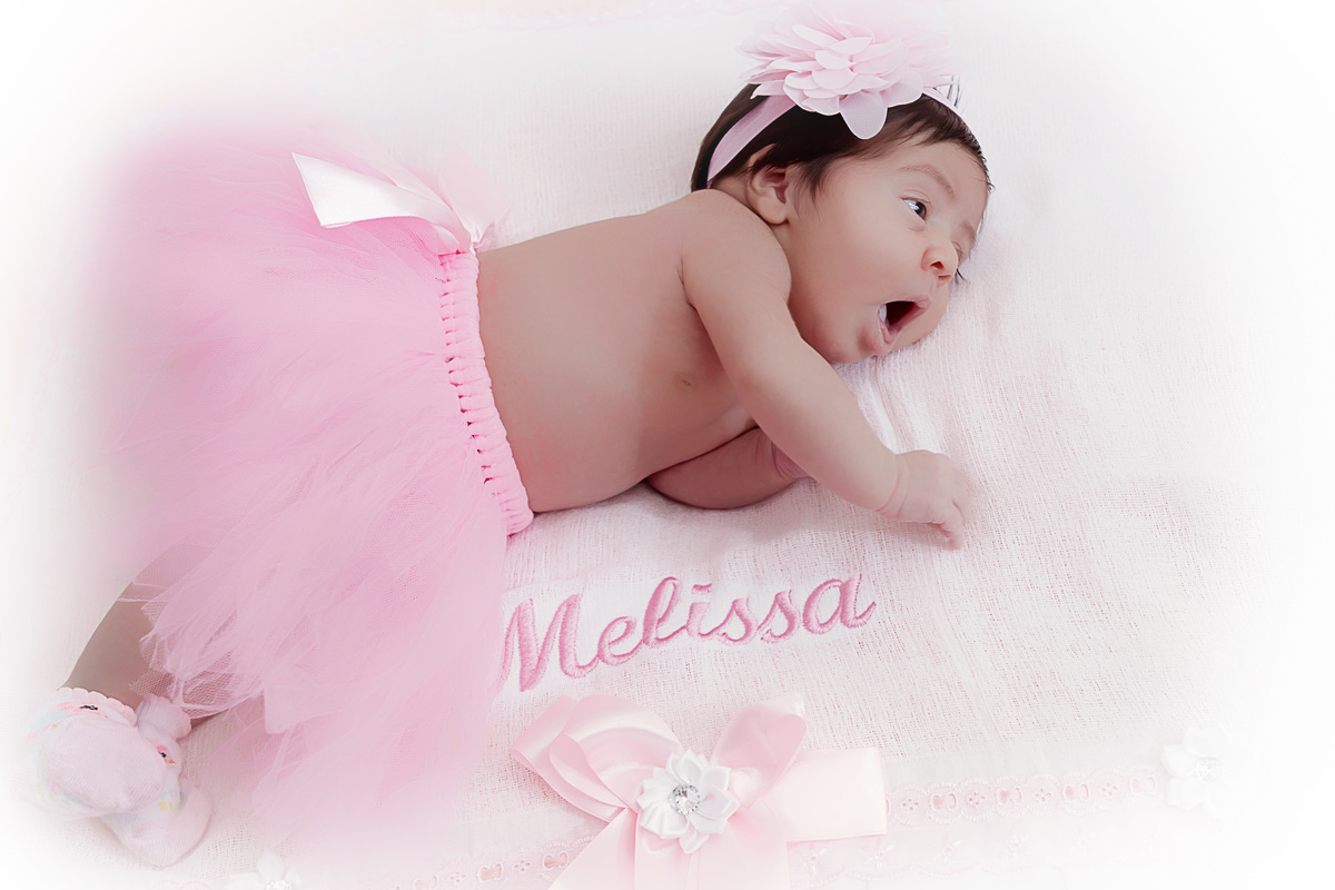 Fotógrafa Especializada. Cuidados Com Seu Bebê. Muito amor pelo seu bebê. Book e Ensaio Newborn. Fotografia Newborn. Newborn no conforto do seu lar. Ensaio fotográfico em casa. Daniele Vidal Fotografia. São Paulo. Maternidade.